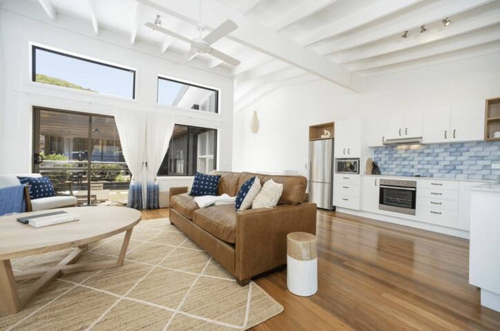 Fuller Holidays – Jane’s On Wategos 37 Marine Pde gallery image 2