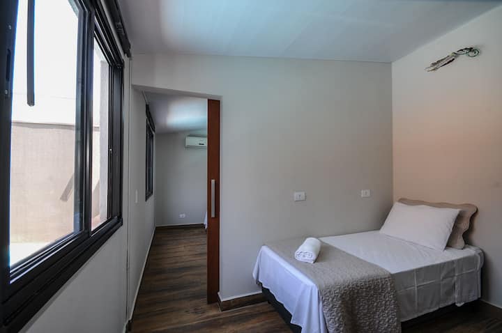 سرير ،صورة للغرفة بأكملها