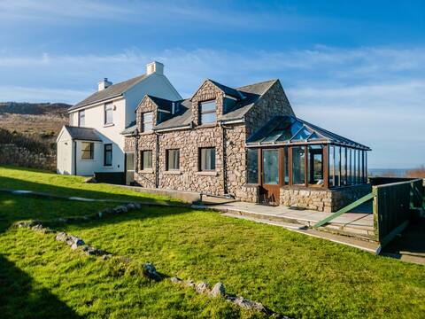 Stormy Castle - 6 Bedroom Sleeps 14 - Llangennith