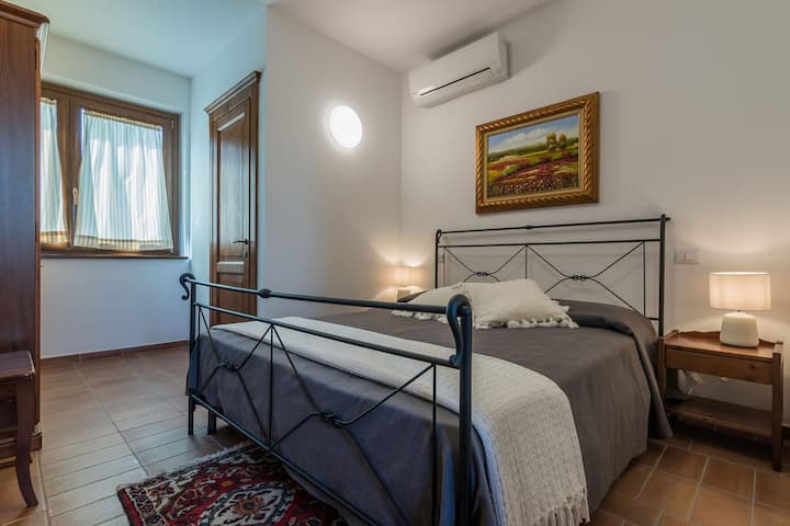 Villa Flavia - Chumba cha kulala cha watu wawili kwenye ghorofa ya chini na bafu la ndani