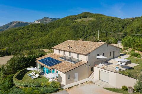 Villa Sabrina - Private pool, Jacuzzi, air-co