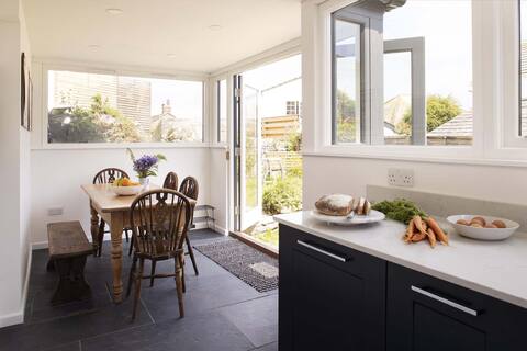 Gorgeous Cottage w/ Parking, Short Walk to Beach