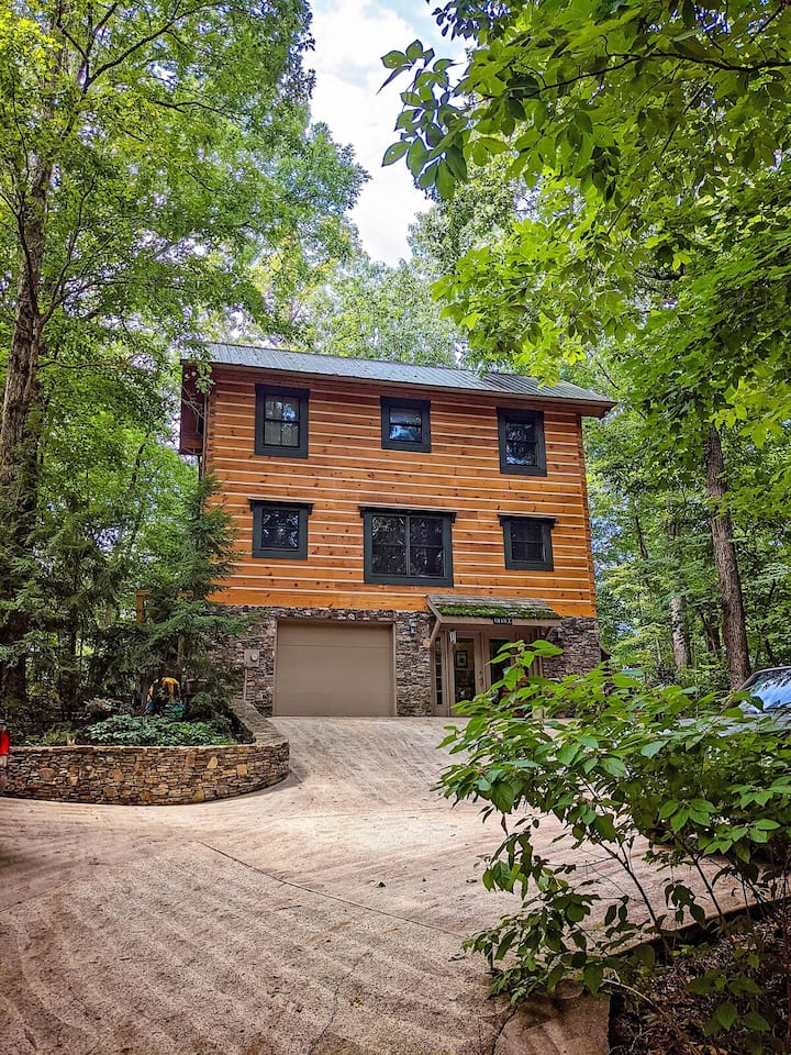 Chilhowee -Big log cabin with hot tub by the Ocoee