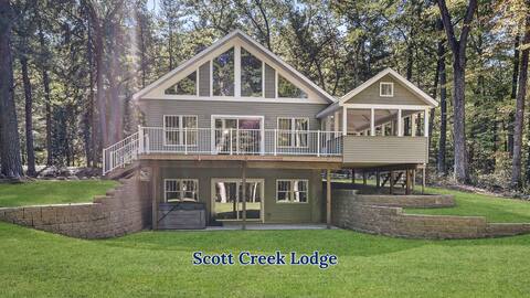 Large Cabin w. Hiking Trail & Private Lake Access