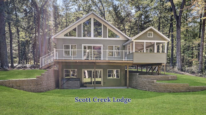 Large Cabin w. Hiking Trail & Private Lake Access