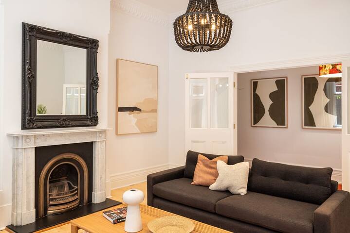 Stylish Contemporary Retreat St Kilda gallery image 5