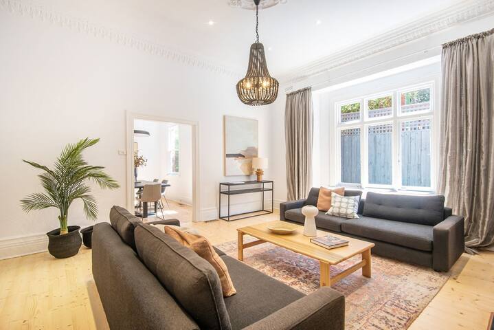 Stylish Contemporary Retreat St Kilda gallery image 4