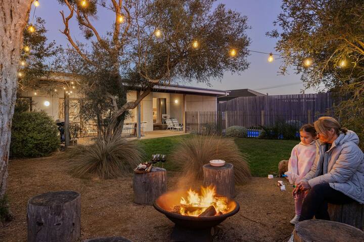 *Ivy Tyrone* -Gas heated Pool, Stunning renovation gallery image 5