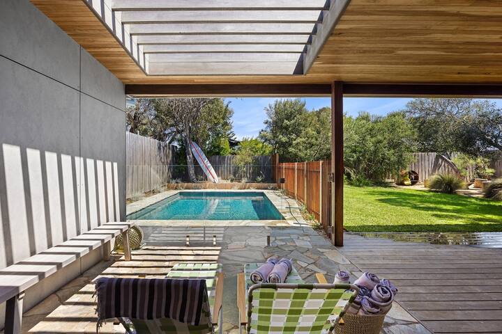 *Ivy Tyrone* -Gas heated Pool, Stunning renovation gallery image 2
