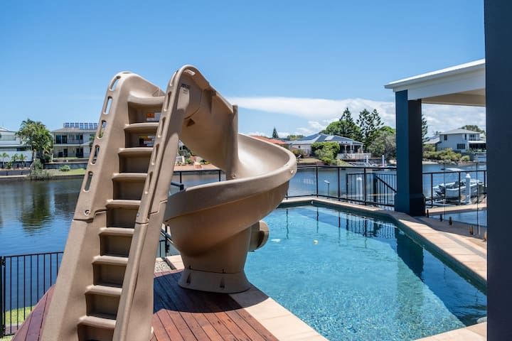 Parrearra Paradise On The Canal With Water Slide!