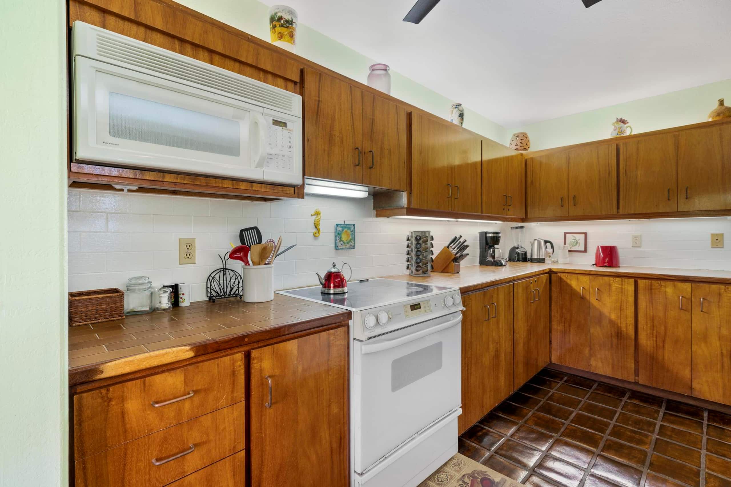 Condo in Kailua-Kona · ★4.63 · 2 bedrooms · 2 beds · 2 baths - Image 25