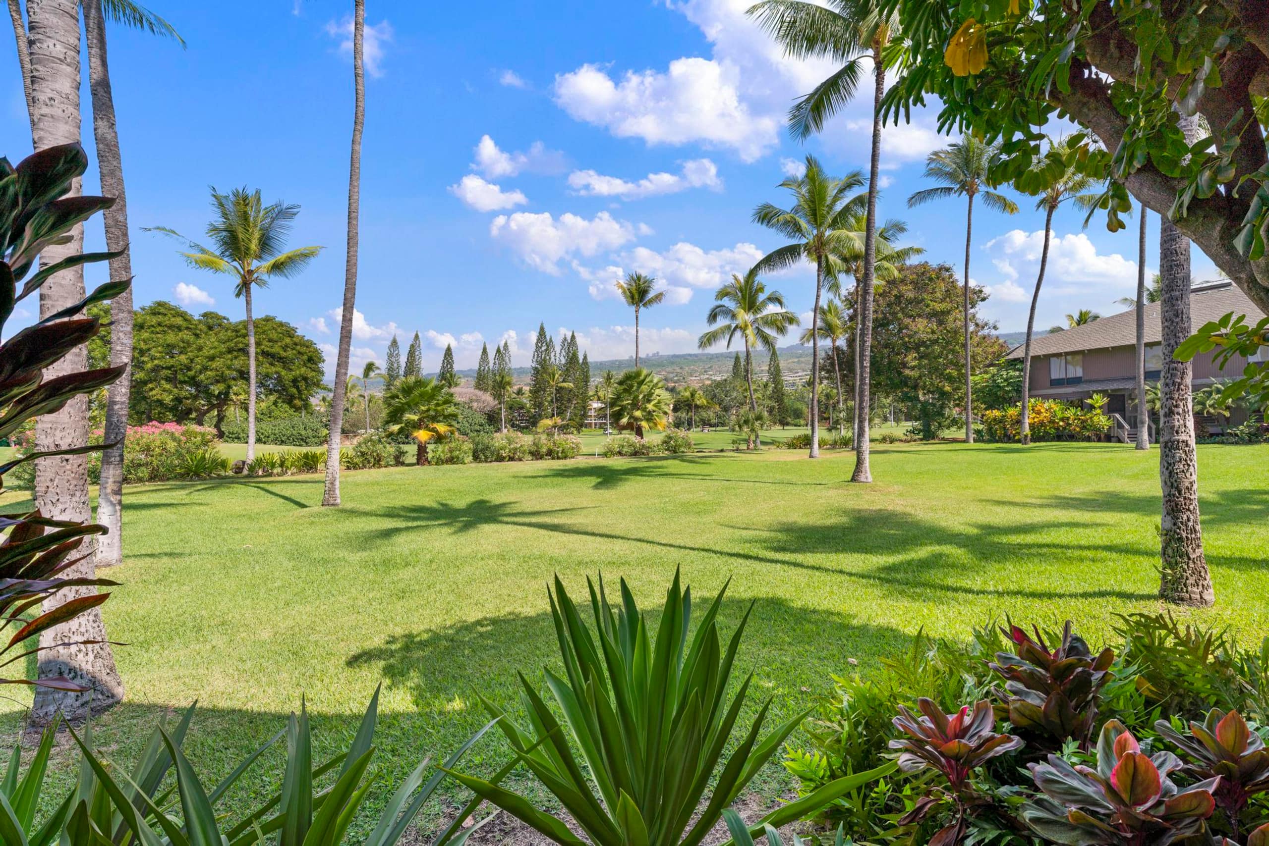Condo in Kailua-Kona · ★4.63 · 2 bedrooms · 2 beds · 2 baths - Image 10