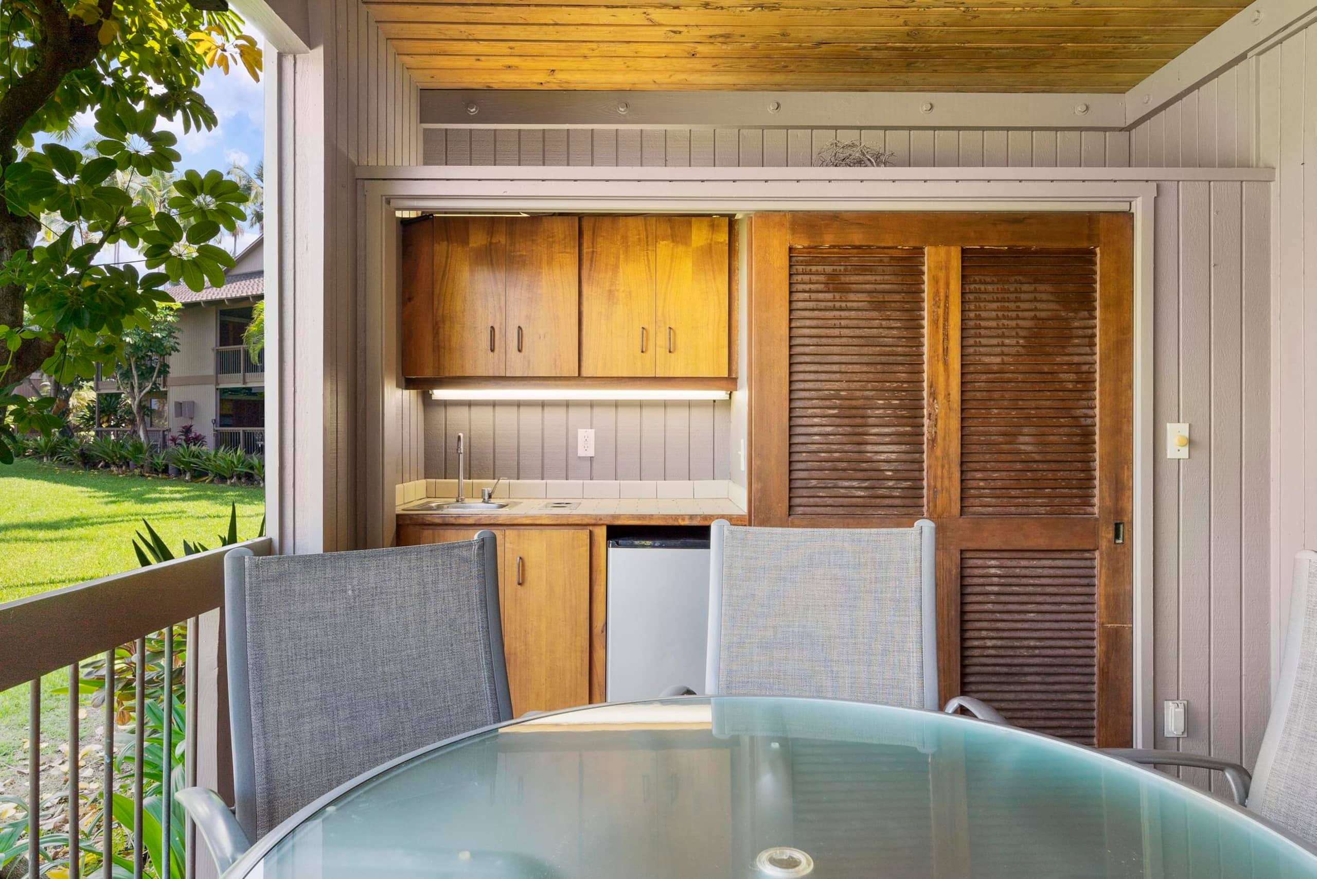 Condo in Kailua-Kona · ★4.63 · 2 bedrooms · 2 beds · 2 baths - Image 11