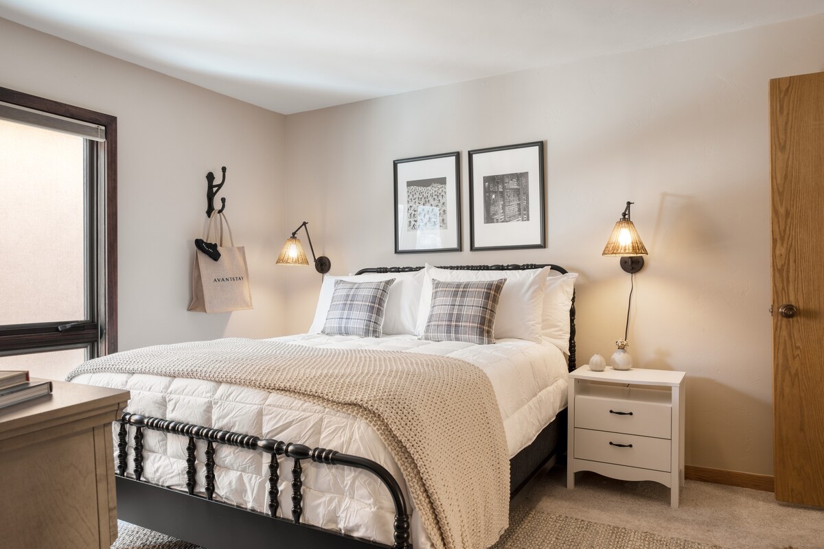 El dormitorio 1 cuenta con una cama tamaño queen.