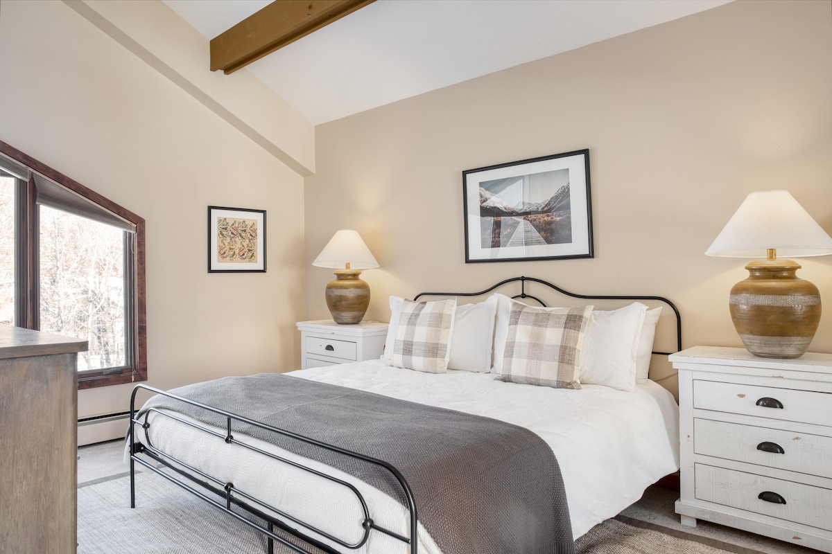 El dormitorio 3 cuenta con una cama tamaño king.