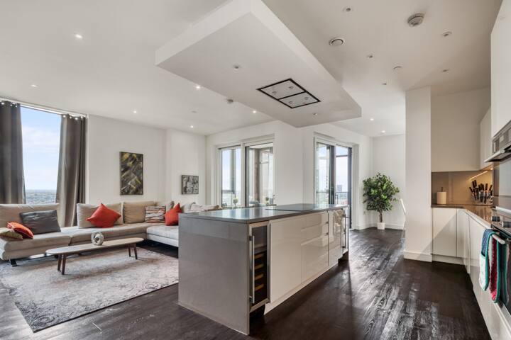 Stunning 4 Bedroom Penthouse in Nine elms (Zone 1)