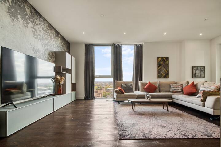Stunning 4 Bedroom Penthouse in Nine elms (Zone 1) gallery image 4