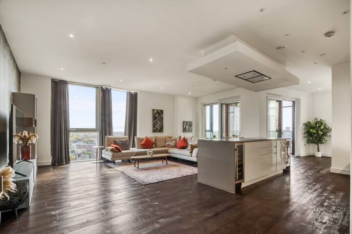 Stunning 4 Bedroom Penthouse in Nine elms (Zone 1) gallery image 2