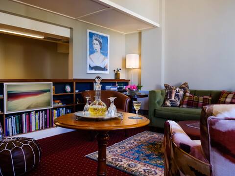Gaynor Clayton Apartment