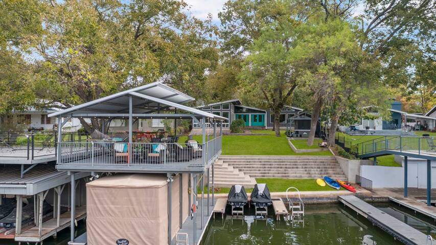 Lubinberry Lakeside | Waterfront Home | Hot Tub |