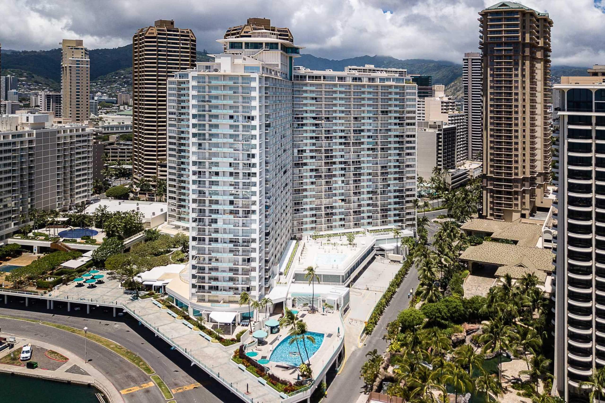 Condo in Honolulu · ★4.63 · 1 bedroom · 2 beds · 1 private bath - Image 14