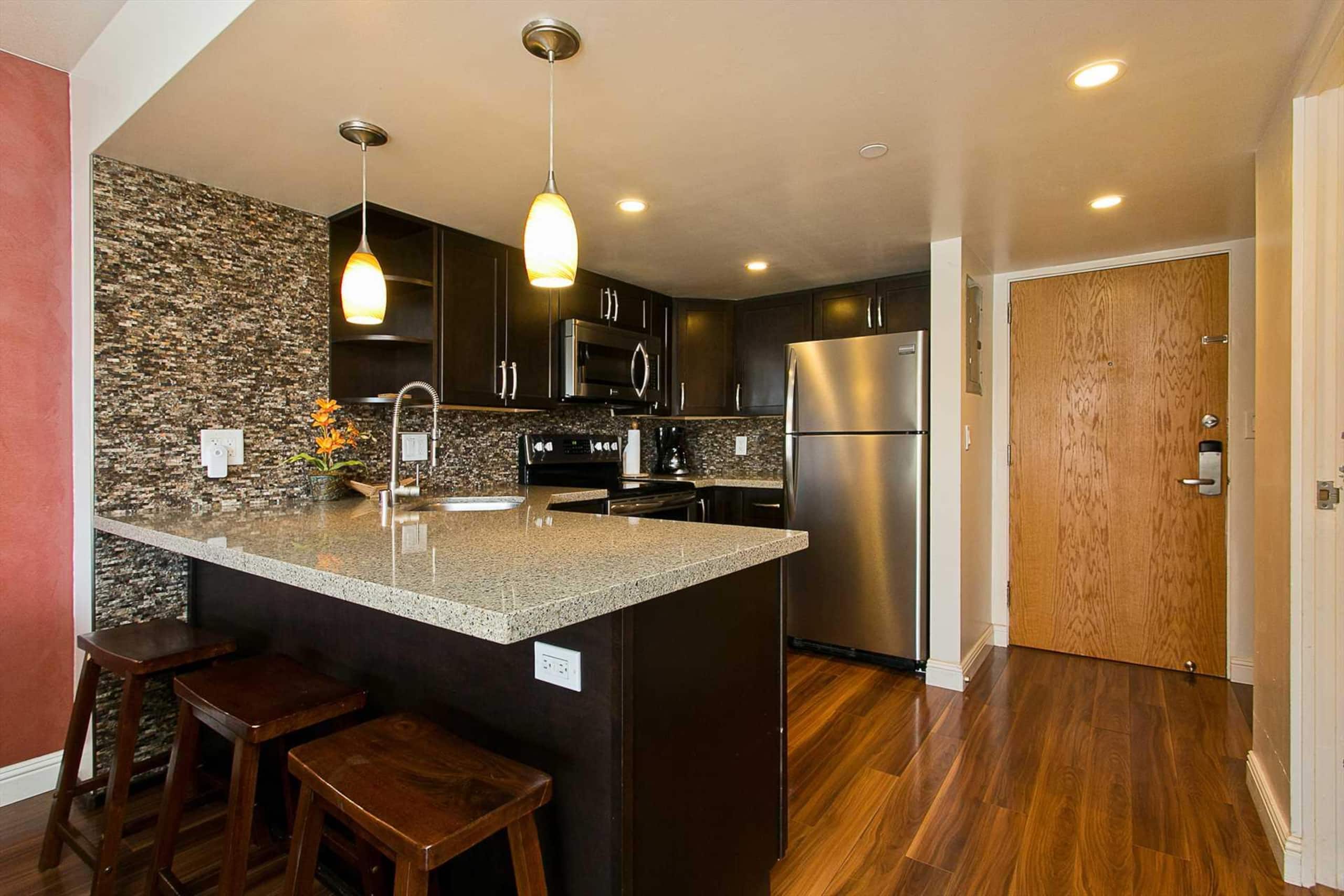Condo in Honolulu · ★4.63 · 1 bedroom · 2 beds · 1 private bath - Image 11