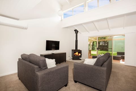 Peppertree - Pet Friendly Beachfront w/ Sea Views