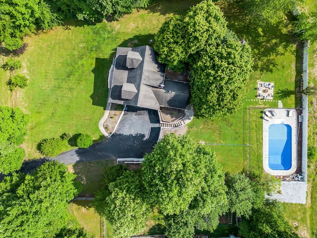 Asheville Home near Airport! Near Biltmore Estate!