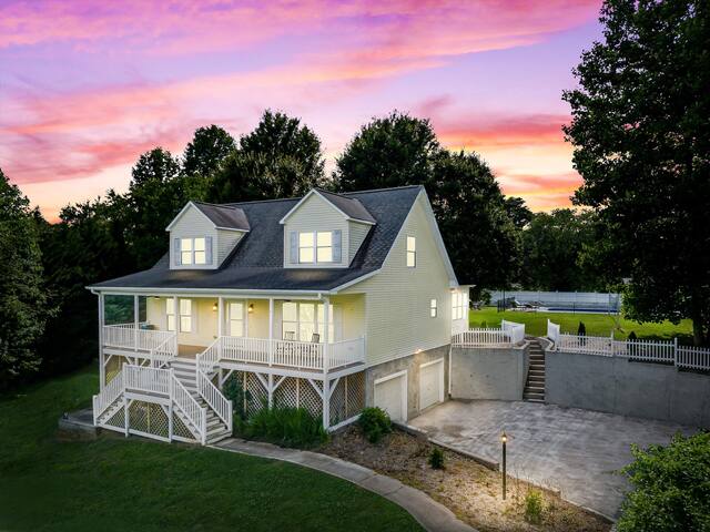 Asheville Home near Airport! Near Biltmore Estate! gallery image 2