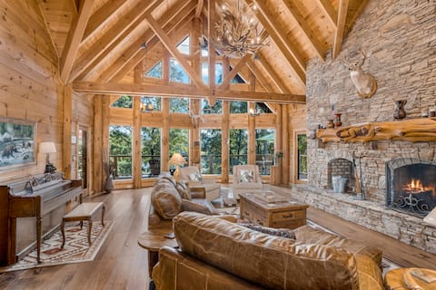 Luxurious log cabin on Kerr Scott Lake