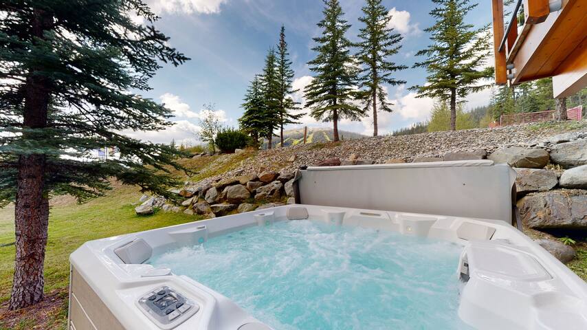 3 Peaks Rentals Ltd. managed Airbnb listing 2