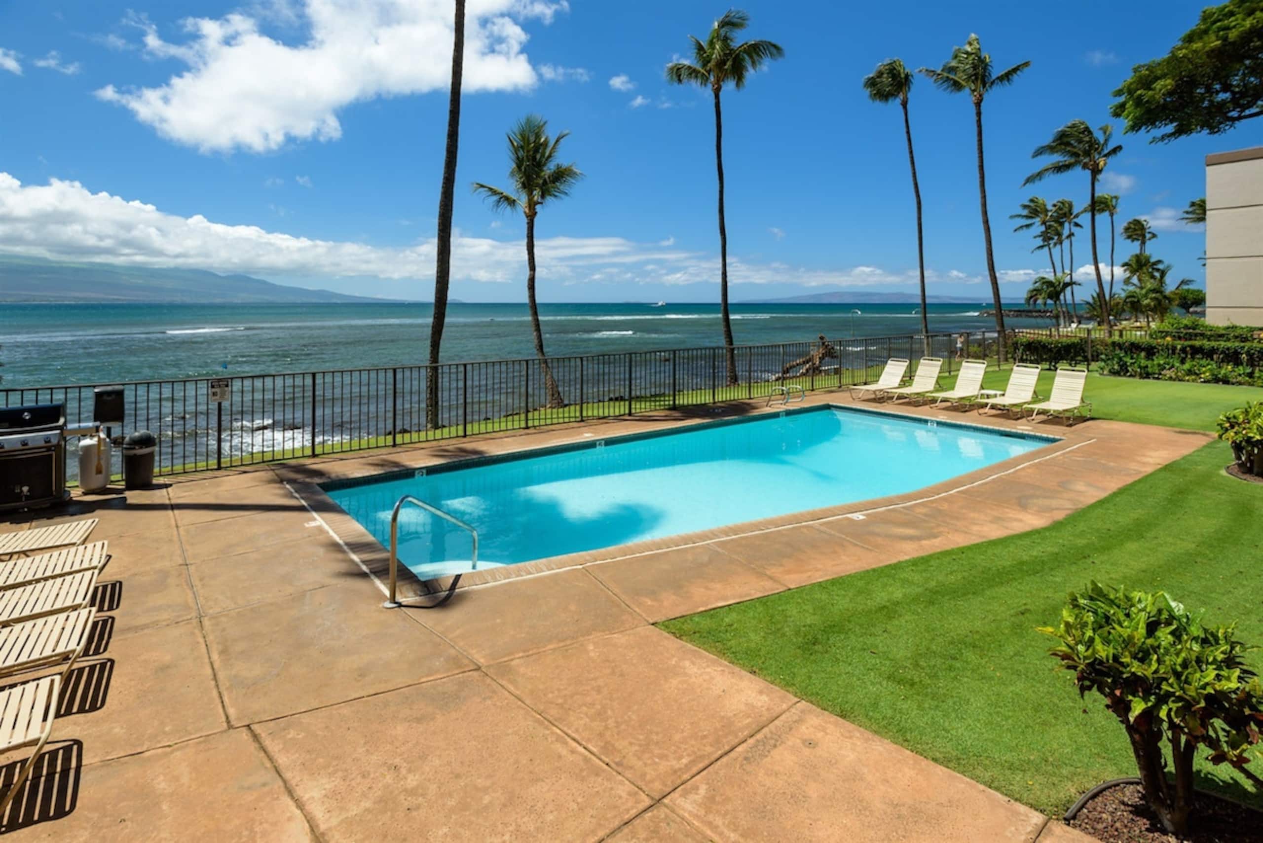 Condo in Wailuku · ★4.93 · 3 bedrooms · 5 beds · 2 private baths - Image 5