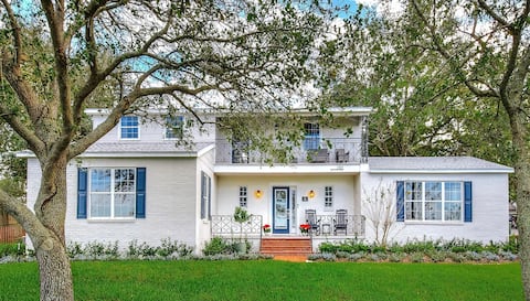 Successful Airbnb property: Lake View, Game Room, 10 min Legoland in Winter Haven
