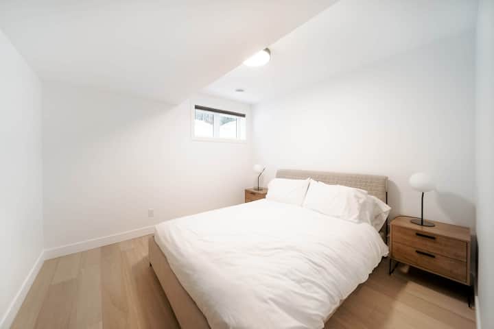 Queen საძინებელი #5  - სარდაფში