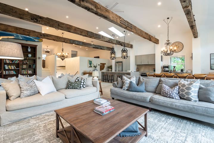 Chateau Rouge – Provincial Home Red Hill