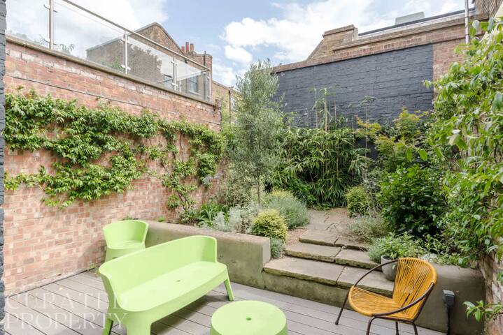Stylish IslingtonTownhouse with Terrace & Garden gallery image 5
