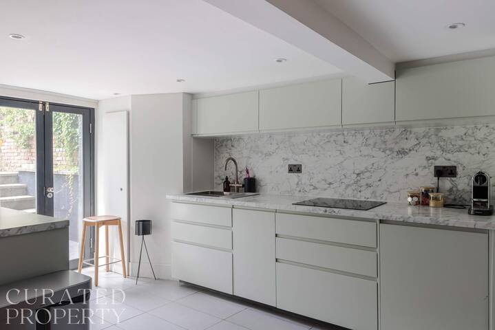 Stylish IslingtonTownhouse with Terrace & Garden gallery image 4