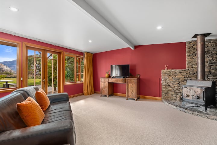 Glendhu Station Homestead - Glendhu Bay Home - Treble Cone Ski Area