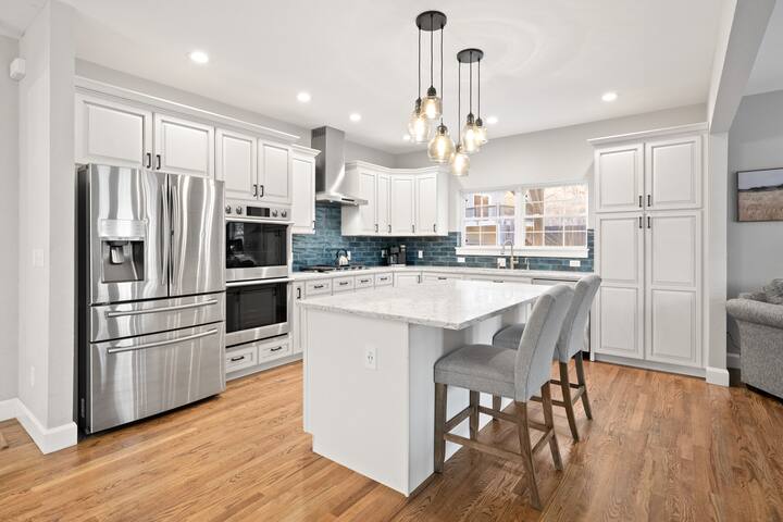 Asheville Luxury Home: Secluded with Pool & HotTub gallery image 4