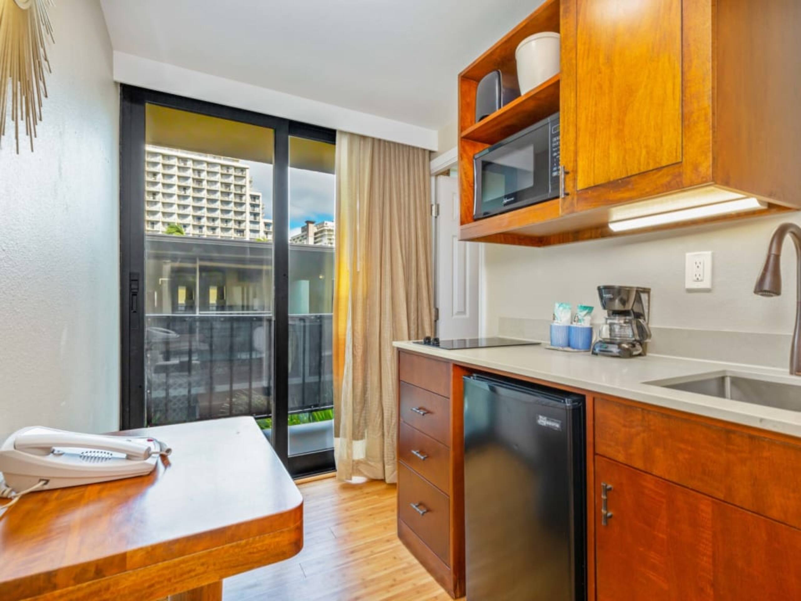 Condo in Honolulu · ★4.5 · Studio · 1 bed · 1 private bath - Image 27