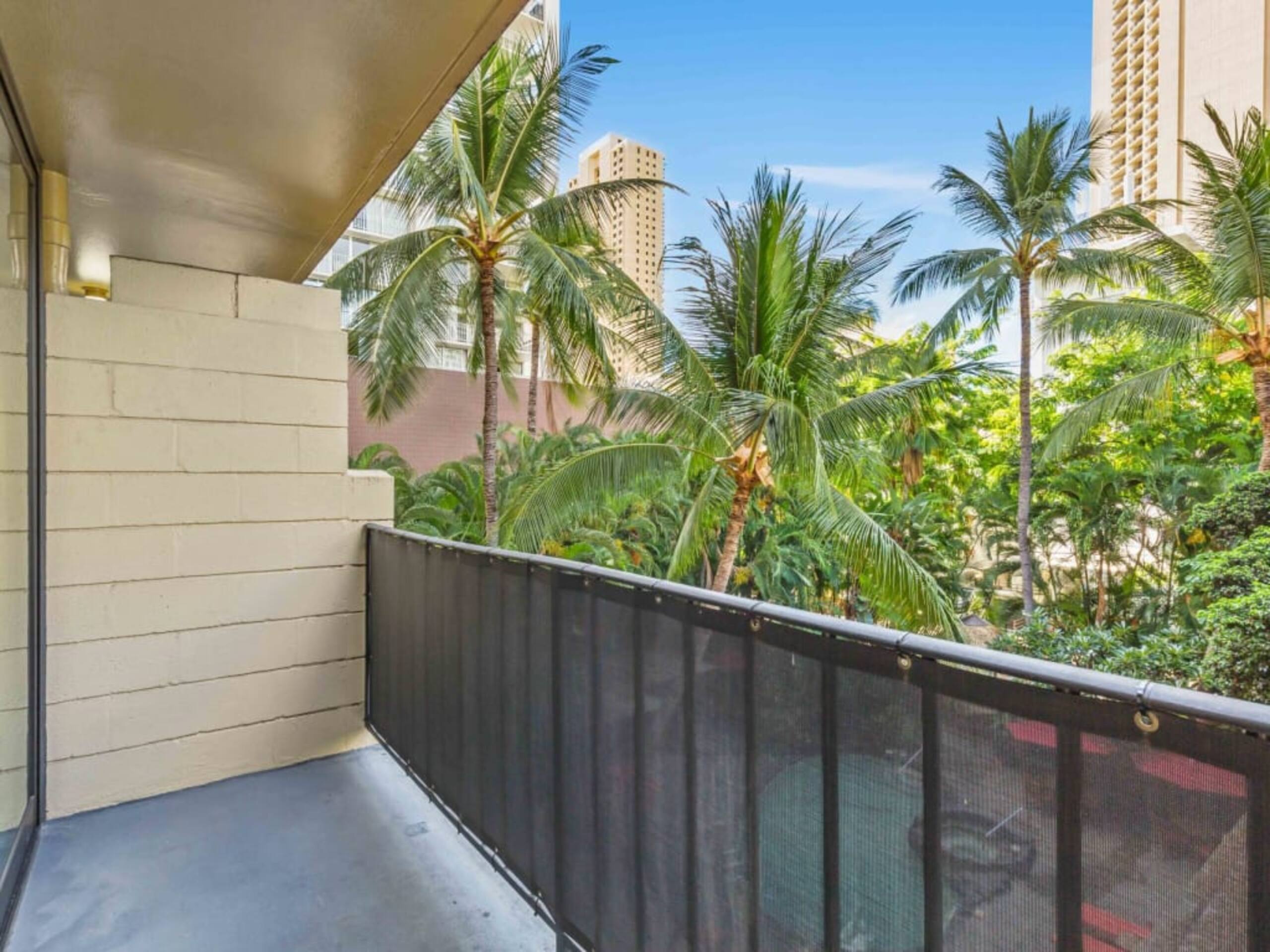 Condo in Honolulu · ★4.5 · Studio · 1 bed · 1 private bath - Image 31