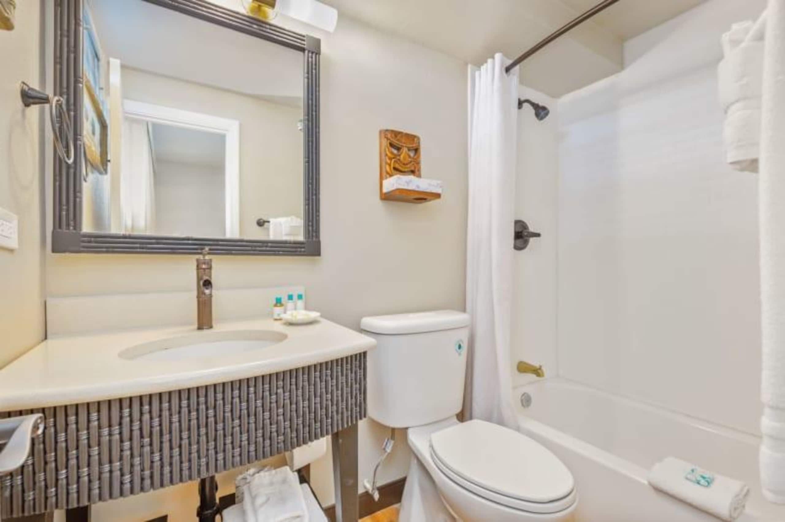 Condo in Honolulu · ★4.5 · Studio · 1 bed · 1 private bath - Image 12