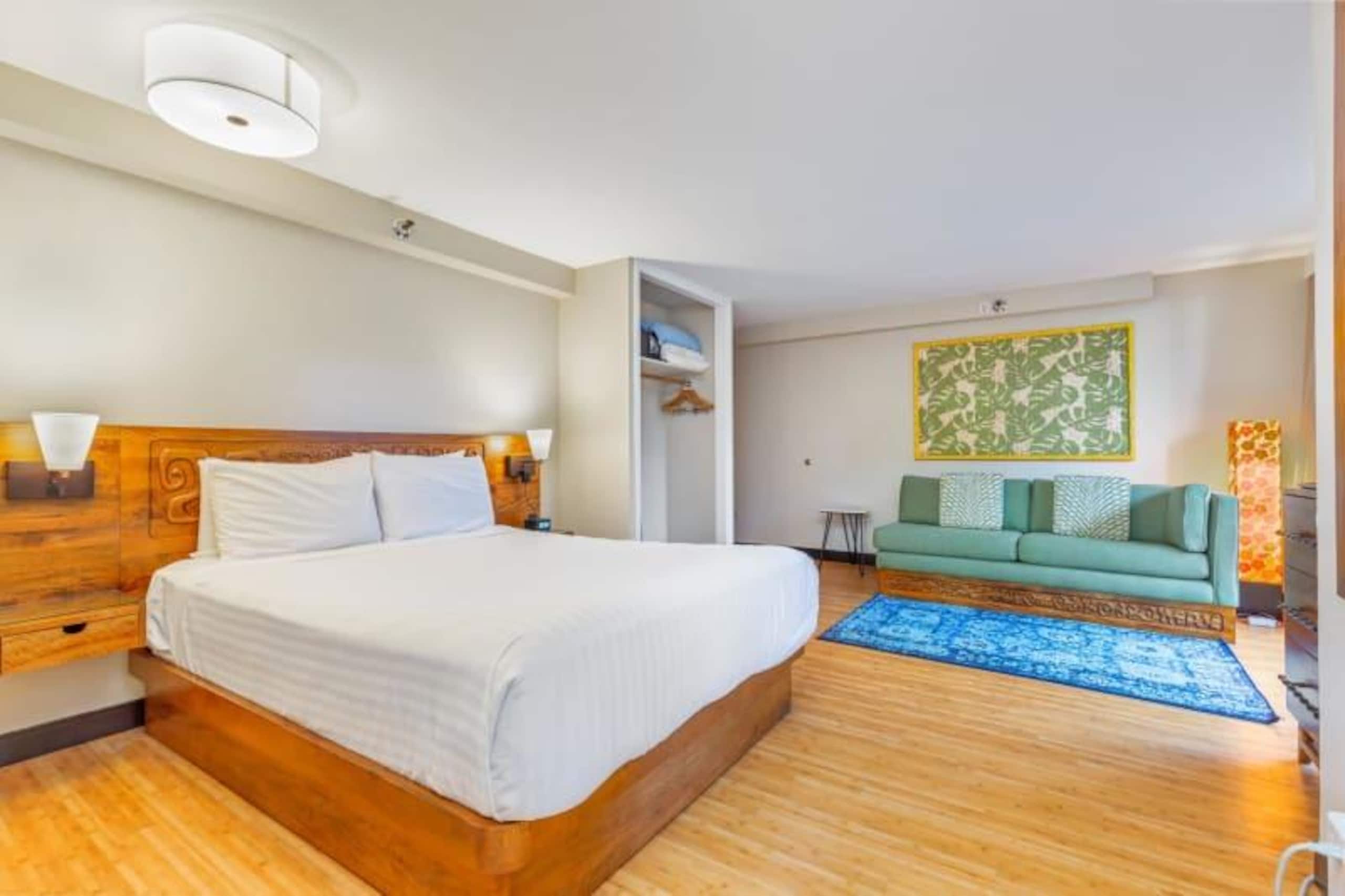 Condo in Honolulu · ★4.5 · Studio · 1 bed · 1 private bath - Image 4