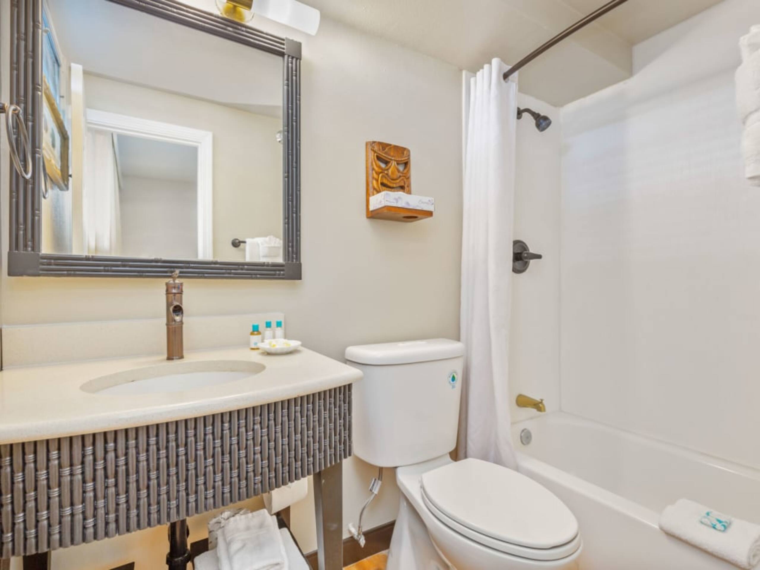 Condo in Honolulu · ★4.5 · Studio · 1 bed · 1 private bath - Image 32