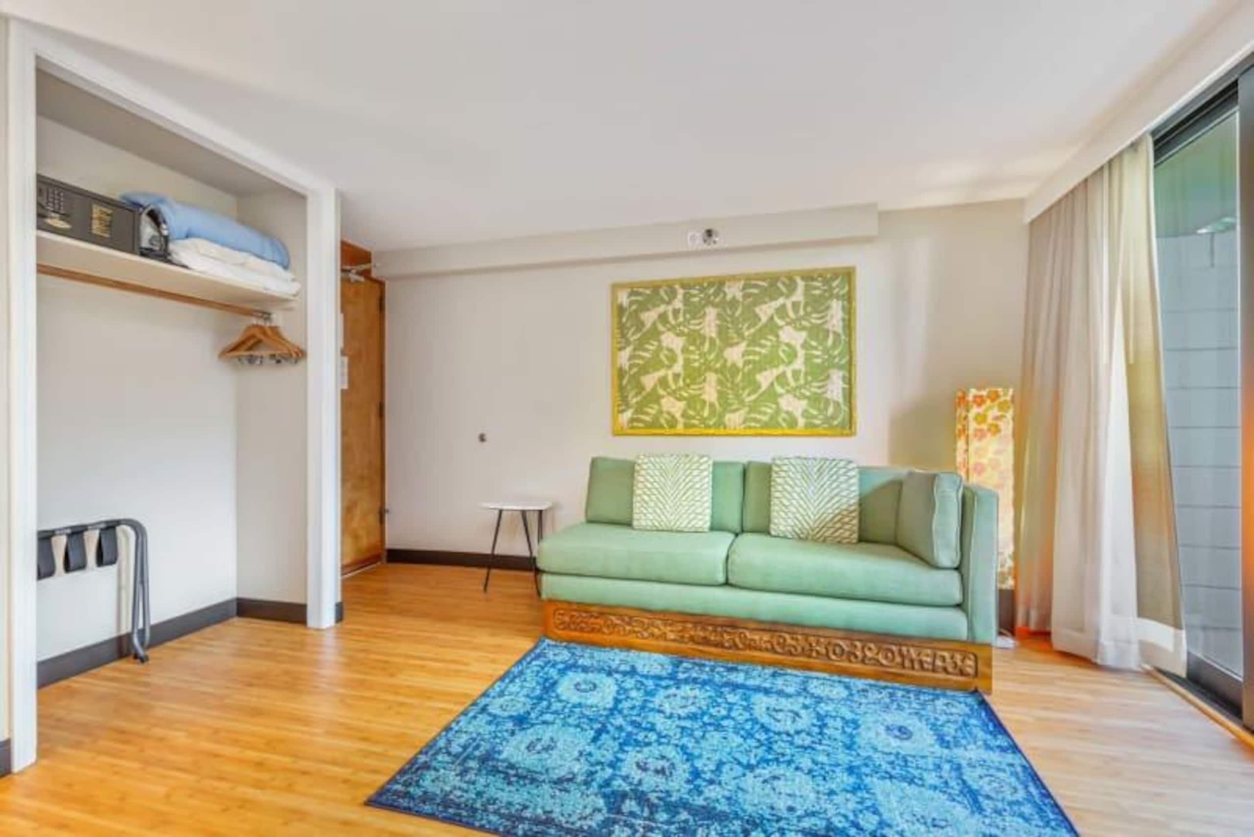 Condo in Honolulu · ★4.5 · Studio · 1 bed · 1 private bath - Image 9