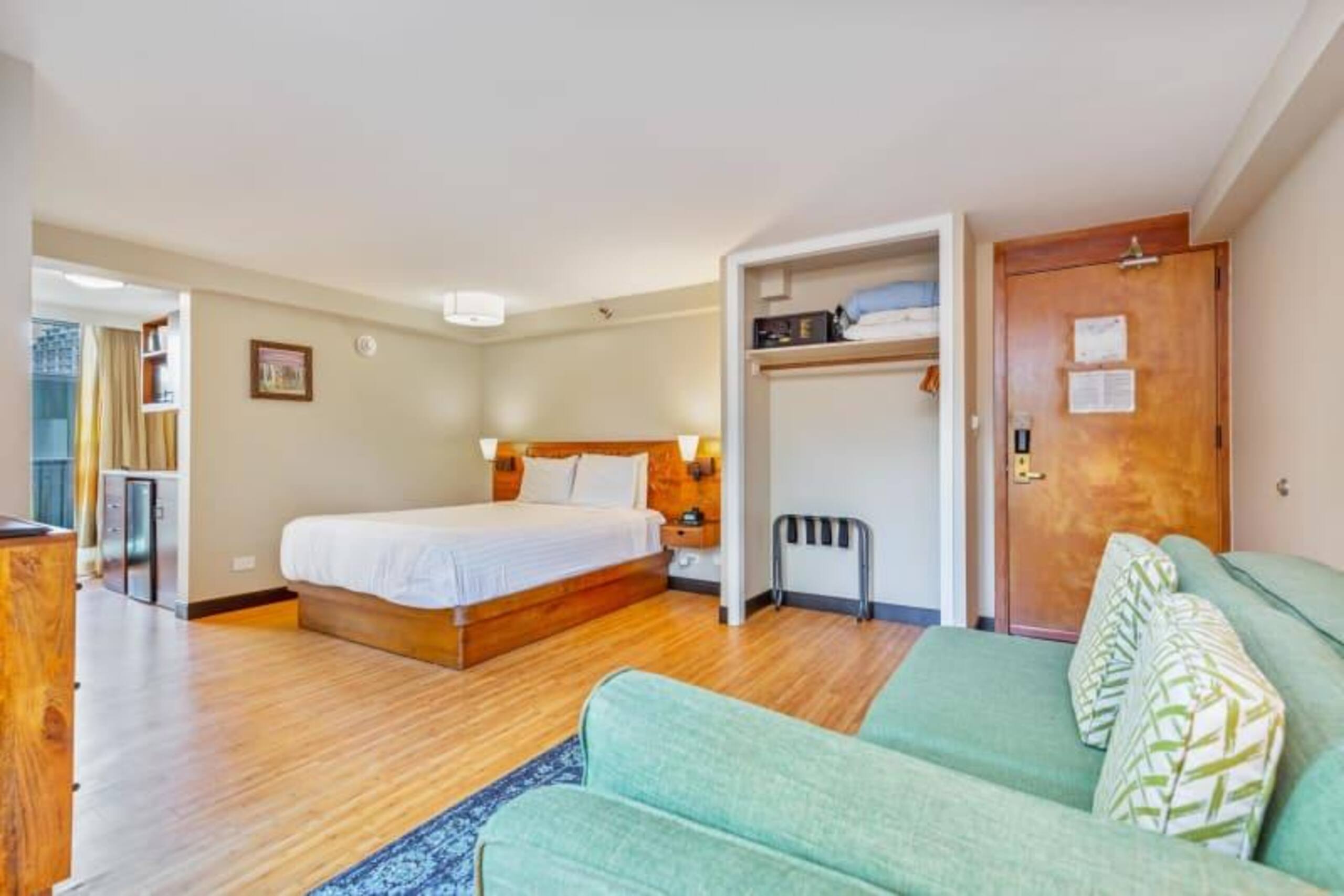 Condo in Honolulu · ★4.5 · Studio · 1 bed · 1 private bath - Image 8