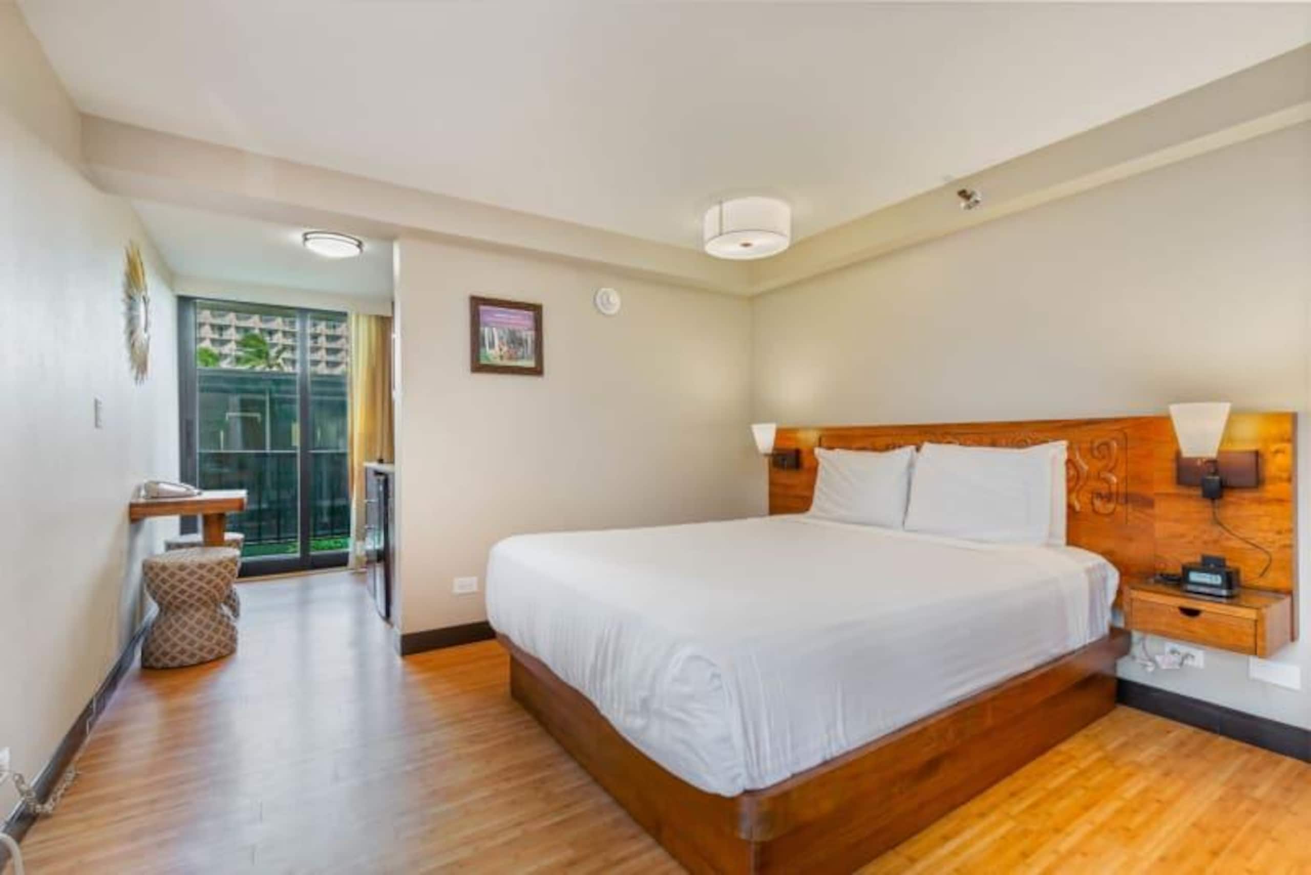Condo in Honolulu · ★4.5 · Studio · 1 bed · 1 private bath - Image 7