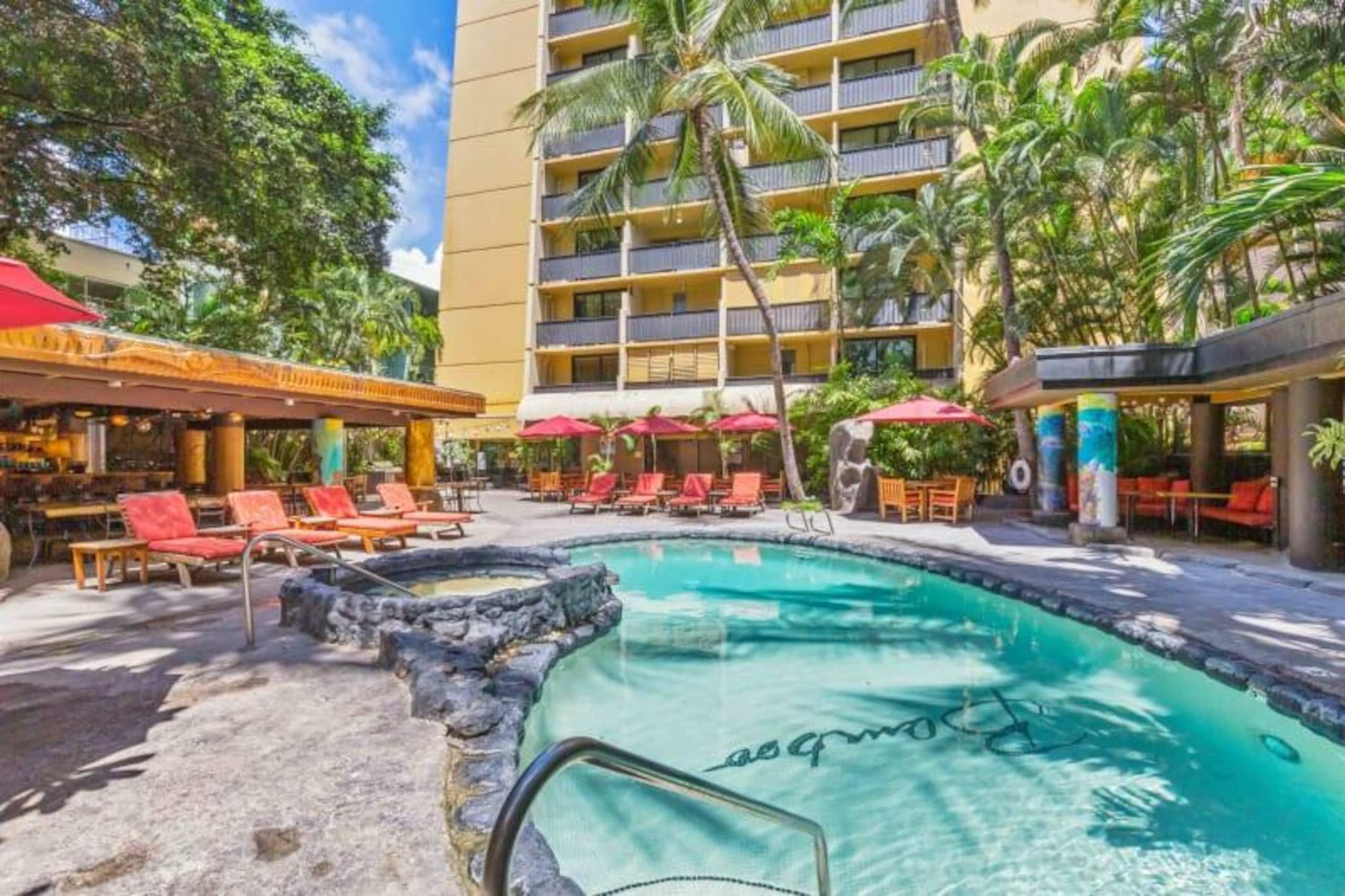 Condo in Honolulu · ★4.5 · Studio · 1 bed · 1 private bath - Image 5