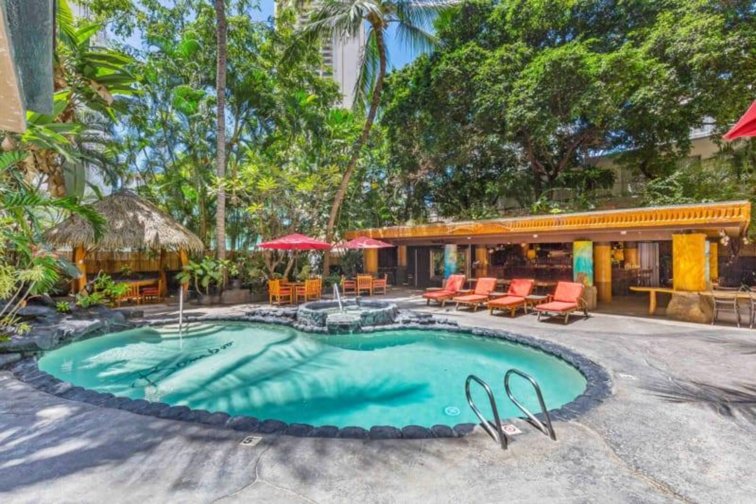 Condo in Honolulu · ★4.5 · Studio · 1 bed · 1 private bath - Image 14