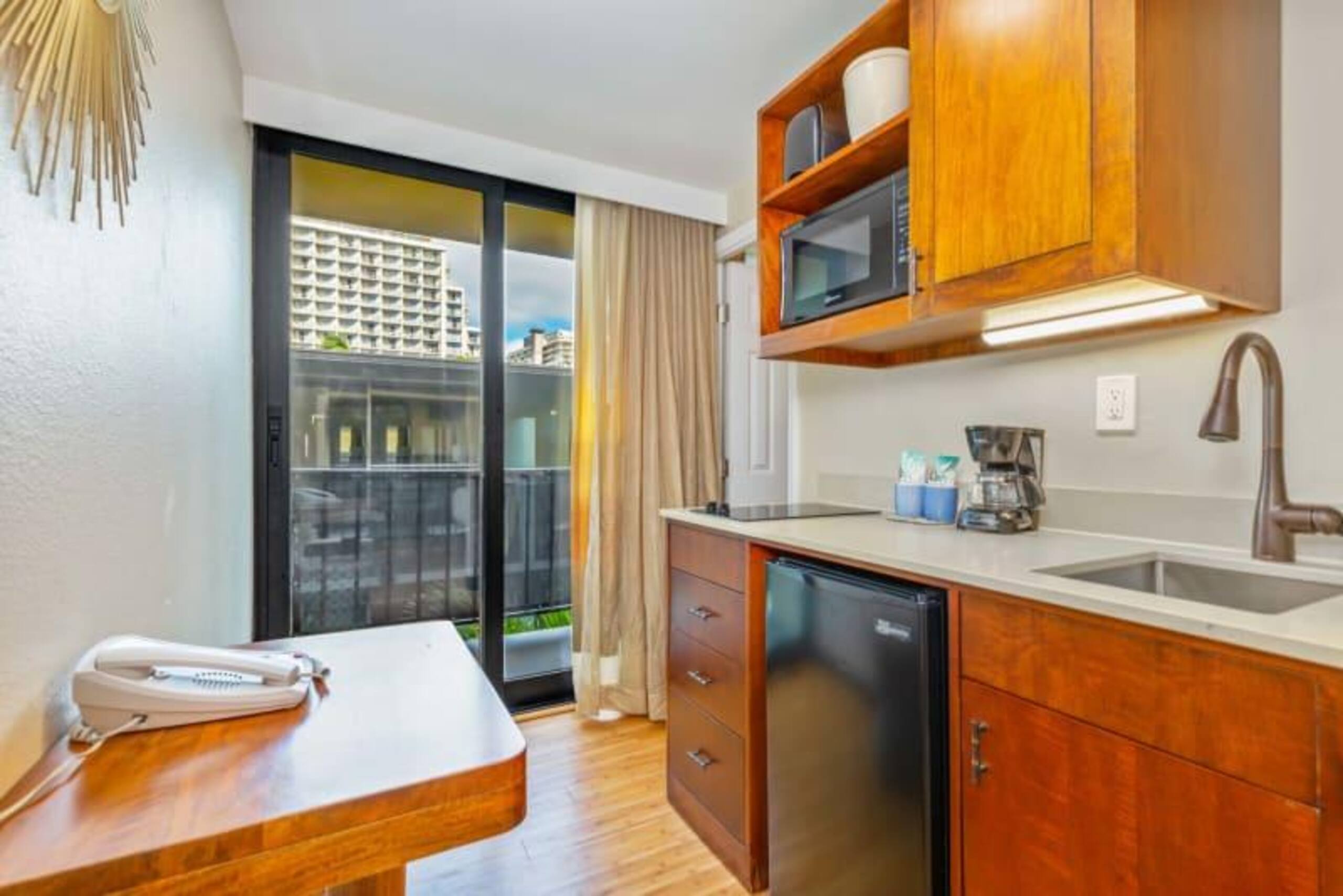 Condo in Honolulu · ★4.5 · Studio · 1 bed · 1 private bath - Image 10